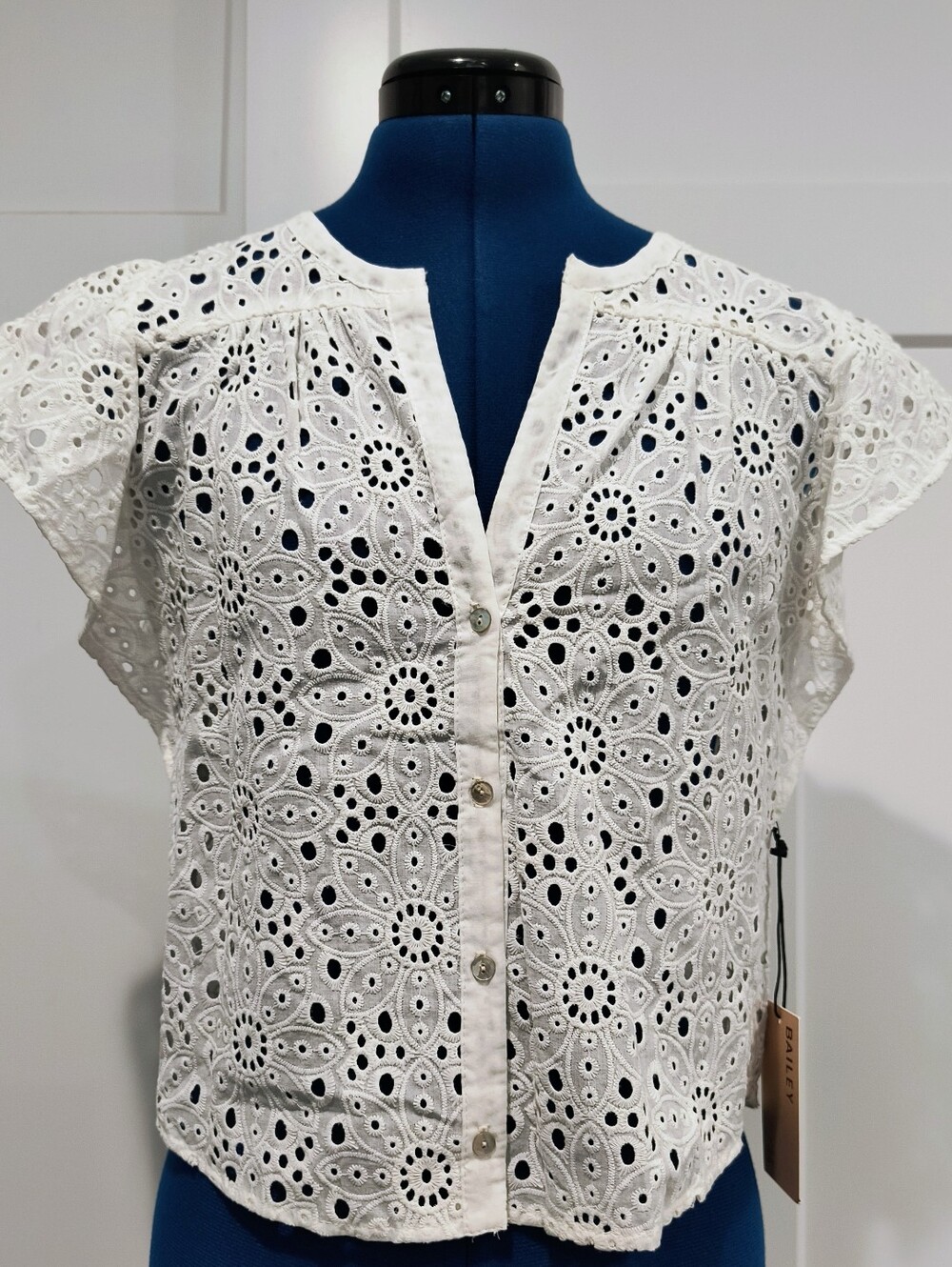 NWT Bailey 44 Nyla White Eyelet Button-Front Top